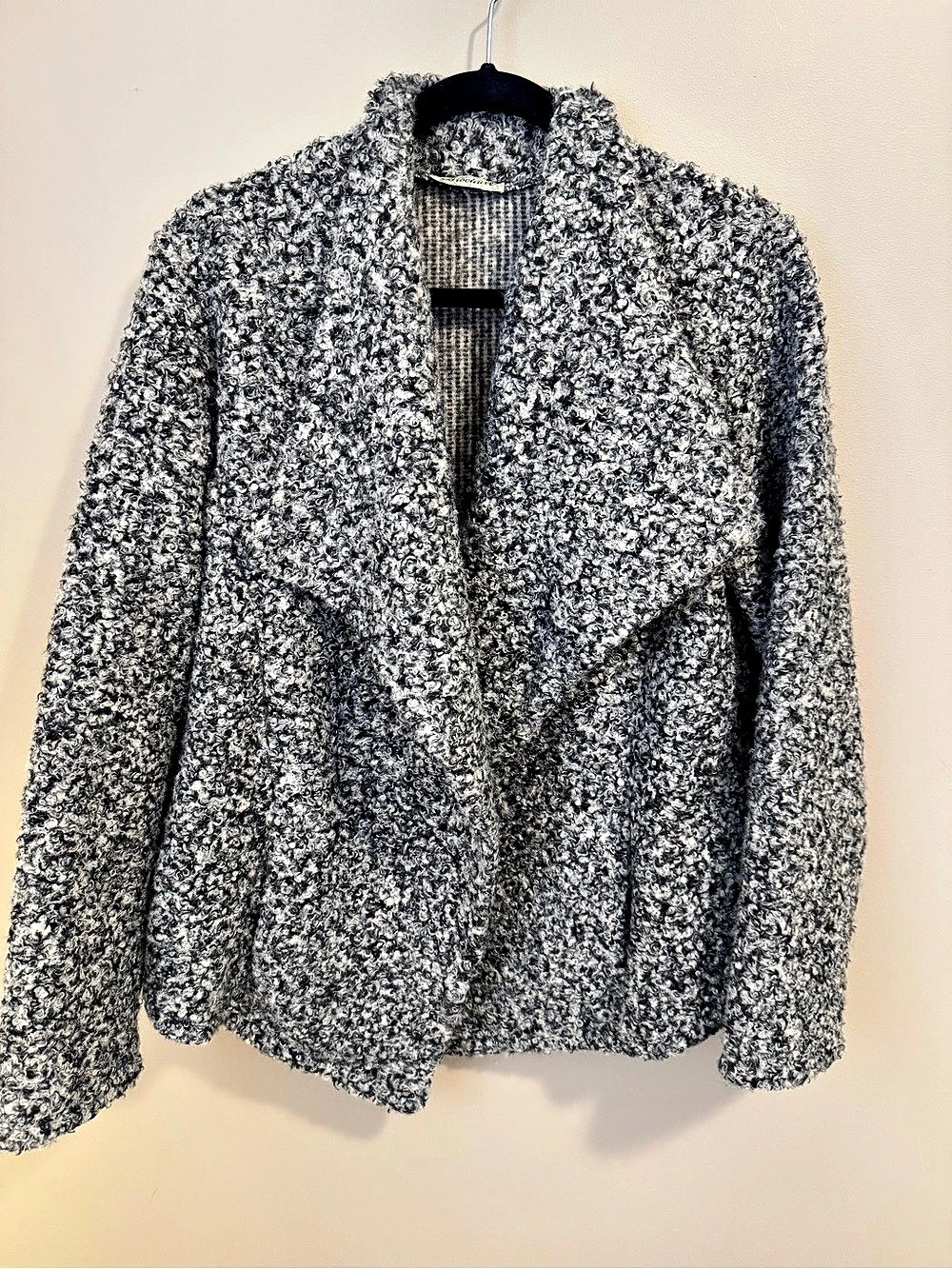 BROCHURE Boucle Waterfall Jacket Black Grey Made in Canada L LARGE